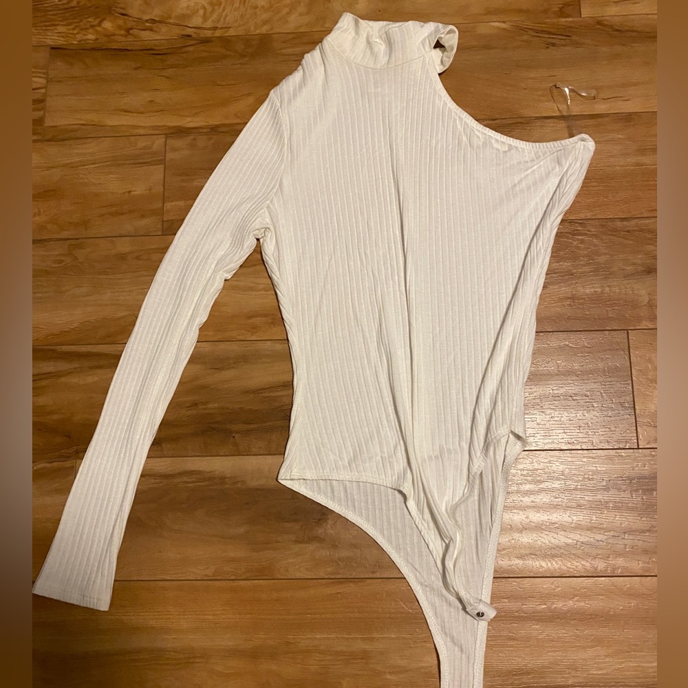 Bundle of 2 bodysuits white & beige / tan